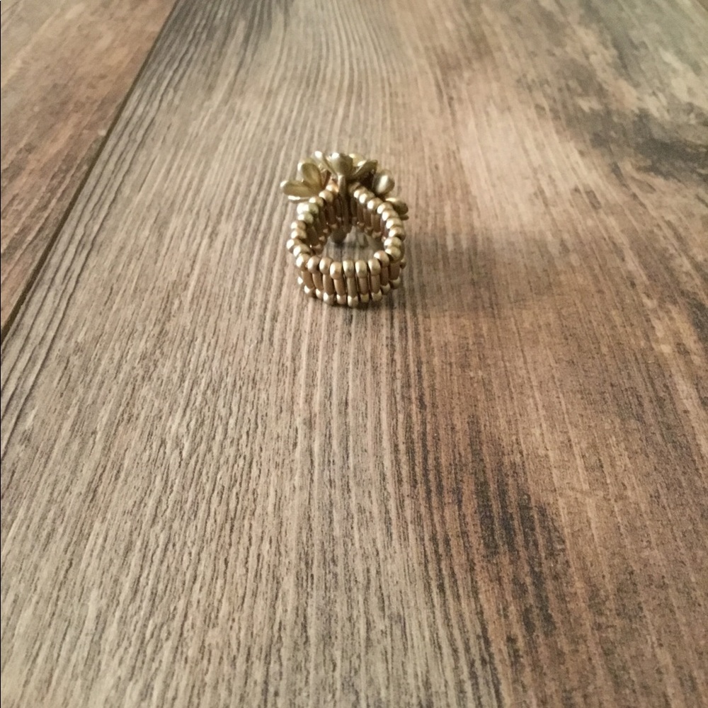 Goldtone Flower Gemstone Stretch Ring - Picture 4 of 5